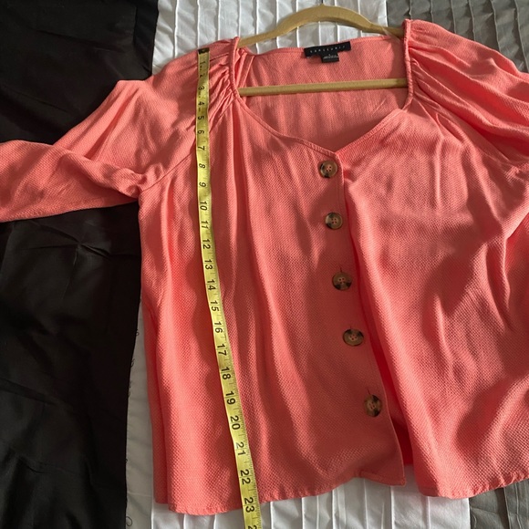 Sanctuary modern button front top - Picture 8 of 9